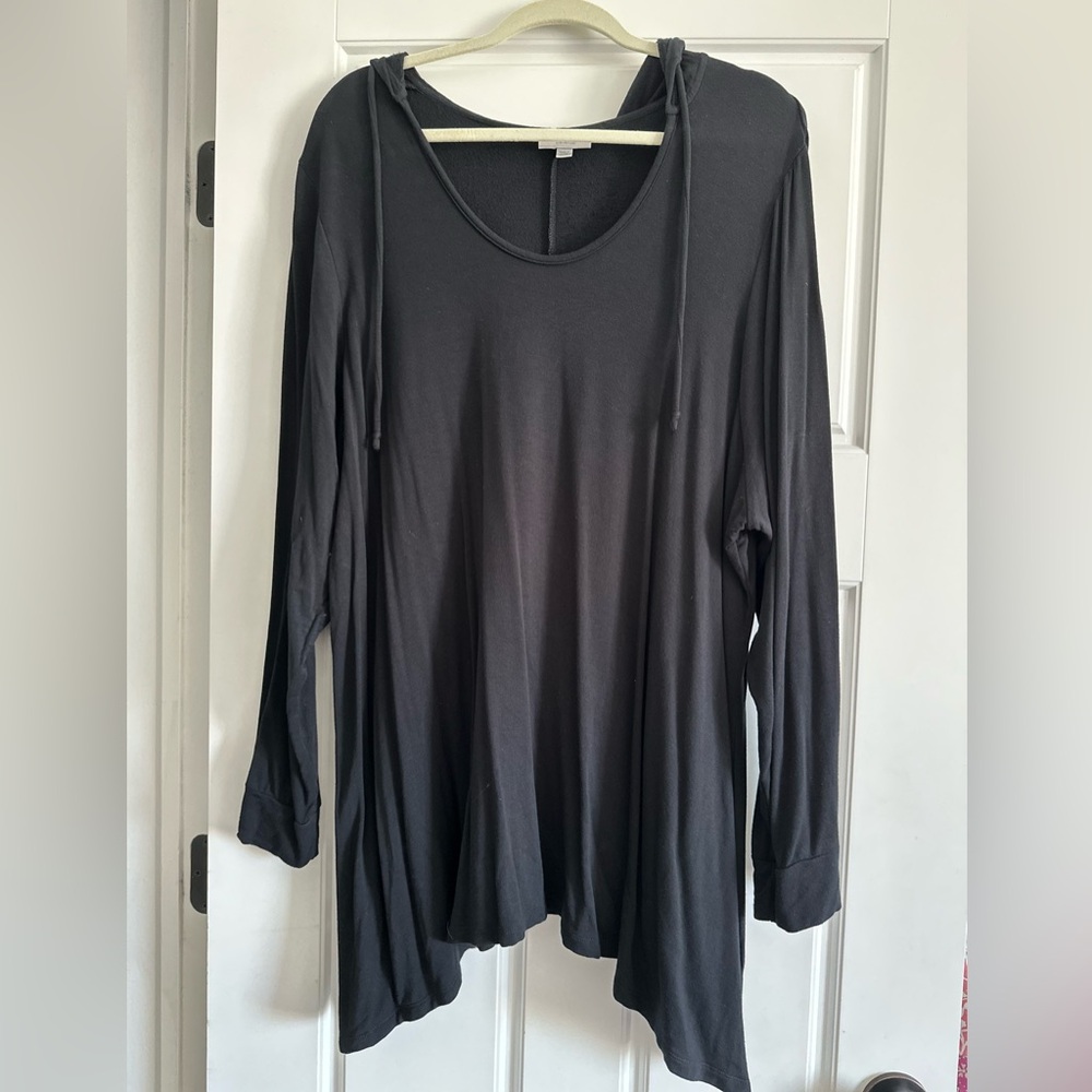 Women’s plus size 26W/28W Avenue Relaxed Tunic Top with Long Sleeves.